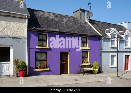 Cottage con terrazza, Ardgroom, County Cork, Irlanda - John Gollop Foto Stock