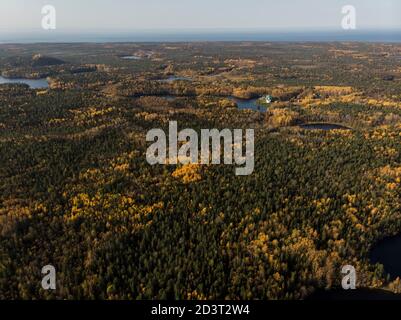 Settembre, 2020 - Solovki. Sci monastico 'Savvatyevo' sulla riva del lago. Russia, regione di Arkhangelsk Foto Stock