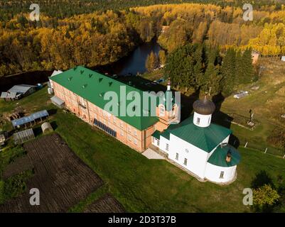 Settembre, 2020 - Solovki. Sci monastico 'Savvatyevo' sulla riva del lago. Russia, regione di Arkhangelsk Foto Stock