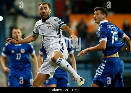 Sarajevo, Bosnia-Erzegovina. 8 ottobre 2020. Irlanda del Nord Niall McGinn durante la partita di qualificazione Euro 2020 Bosnia-Erzegovina e Irlanda del Nord a Sarajevo, Bosnia-Erzegovina, 8 ottobre 2020. Allo stadio Grbavica, Sarajevo. Credit: Amel Emric/Alamy Live News Foto Stock