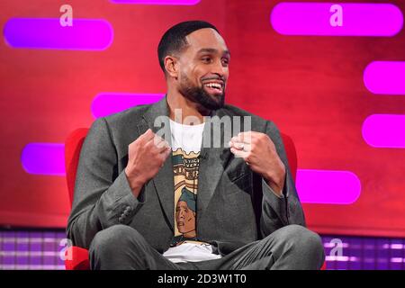 Ashley Banjo durante le riprese per il Graham Norton Show al BBC Studioworks 6 Television Center, Wood Lane, Londra, che sarà trasmesso sulla BBC One il venerdì sera. Data immagine: Giovedì 8 ottobre 2020. Vedere la storia di PA. Il credito fotografico dovrebbe essere: PA Media per conto di SO TV Foto Stock