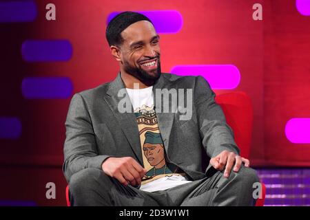 Ashley Banjo durante le riprese per il Graham Norton Show al BBC Studioworks 6 Television Center, Wood Lane, Londra, che sarà trasmesso sulla BBC One il venerdì sera. Data immagine: Giovedì 8 ottobre 2020. Vedere la storia di PA. Il credito fotografico dovrebbe essere: PA Media per conto di SO TV Foto Stock