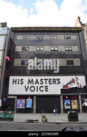 Vista esterna del negozio di punta HMV su Oxford Street, Londra, chiuso definitivamente nel 2019. Foto Stock