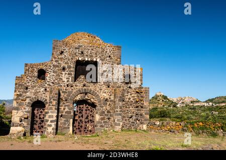 Vista su Cuba di Santa Domenica vicino a Castiglione di Sicilia Foto Stock