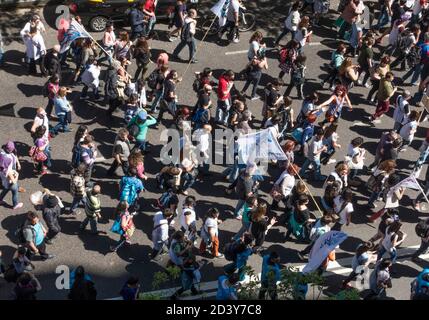 Manifestanti in marcia a Buenos Aires, Argentina Foto Stock