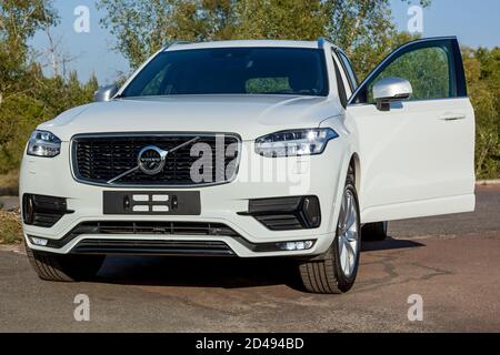 Ucraina Kiev 26 settembre 2020: Volvo XC90 è il primo SUV di Volvo Cars. Progettato con i valori fondamentali di Volvo in termini di sicurezza, ambiente, affidabilità e. Foto Stock