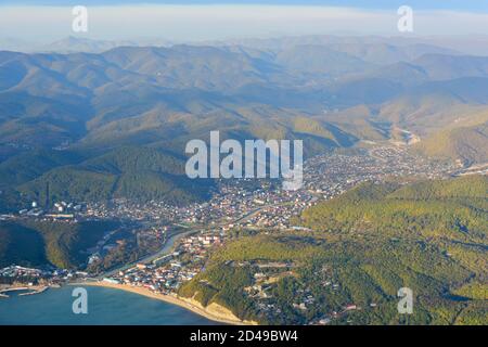 Il villaggio di Novomikhailovsky, quartiere Tuapse, vista dall'alto Foto Stock