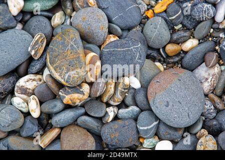 Spiaggia senza nome di roccia vulcanica o Igneous indossata intorno dalle onde sulla costa di Taiwan, Cina Foto Stock