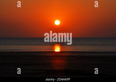 Tramonto sulla spiaggia Foto Stock