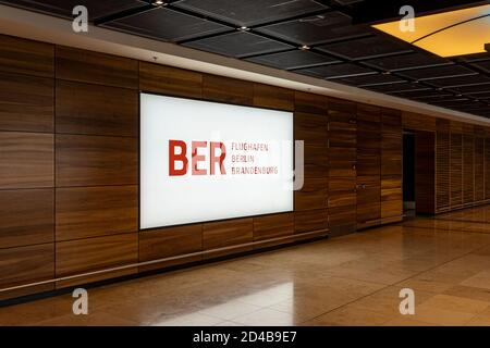 Segnaletica all'interno del nuovo aeroporto di Berlino-Brandeburgo Foto Stock