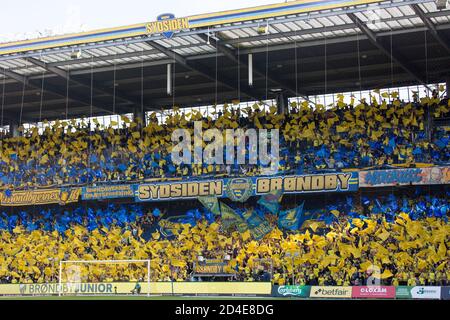 Brondby, Danimarca. 01 agosto 2019. Tifosi di calcio del Brondby SE visti durante la partita di qualificazione della UEFA Europa League tra Brondby IF e Lechia Gdansk al Brondby Stadion, (Photo credit: Gonzales Photo - Thomas Rasmussen). Foto Stock