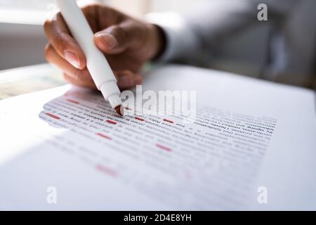 Correzione degli errori di ortografia e grammatica. Script di correzione Foto Stock