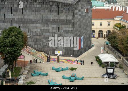 MUMOK, das Museum Moderner Kunst im MuseumsQuartier mq a Vienna, Österreich, Europa | il Museo di Arte moderna MUMOK, MuseumsQuartier mq a Vienna, Aus Foto Stock