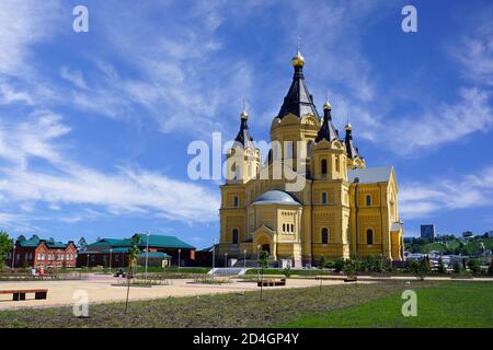 Nizhny Novgorod, Russia - 26 maggio 2018. Cattedrale Alexander Nevsky. Vista della cattedrale e della nuova area paesaggistica di fronte a lui. Costruito nel 1868-1 Foto Stock