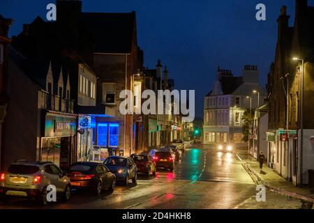 Il centro di Stornoway di notte. Foto Stock