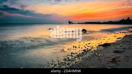 Tramonto sulla spiaggia di Salthill a Galway, Irlanda Foto Stock