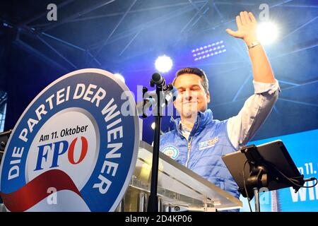 Vienna, Austria. 09 ottobre 2020. Campagna elettorale finale del FPÖ (Freedom Party Austria) per le elezioni del 11 ottobre 2020. La foto mostra FPÖ Vice Sindaco Dominik Nepp. Credit: Franz PERC / Alamy Live News Foto Stock