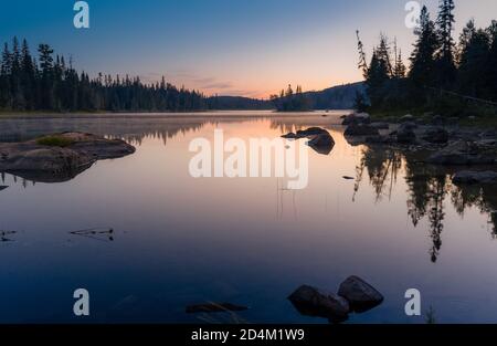 Esplorare Norther Ontario durante l'estate. Portato in un accampamento di backcountry nella remota Norther Ontario Wilderness Foto Stock