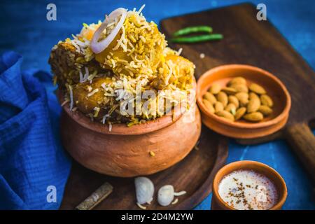 Biryani è un piatto misto di riso con le sue origini tra i musulmani del subcontinente indiano. Foto Stock