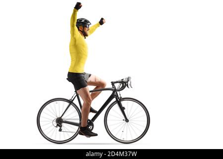 Profilo di un ciclista maschile con un casco a cavallo una bicicletta da strada e stendendo le braccia isolate su bianco sfondo Foto Stock