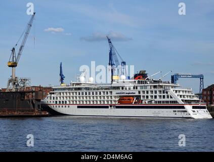 Amburgo, Germania. 16 Giugno 2020. La nave da crociera Hanseatic Inspiration of Hapag Lloyd si trova al Dock 11 nel porto. Credit: Soeren Stache/dpa-Zentralbild/ZB/dpa/Alamy Live News Foto Stock