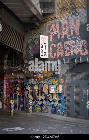Graffiti lungo Leake Street il 14 settembre 2020 sulla South Bank nel Regno Unito. Foto di Sam Mellish Foto Stock