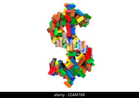 Dollaro da blocchi di plastica colorati, rendering 3D isolato su sfondo bianco Foto Stock