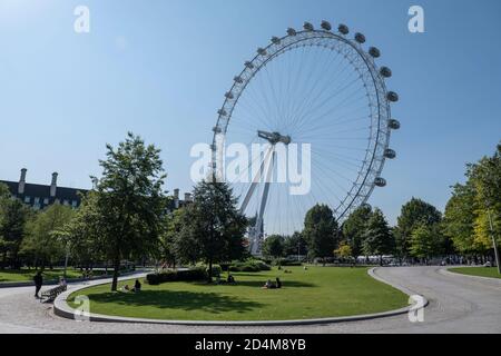 The London Eye al Jubilee Park and Garden il 14 settembre 2020 sulla South Bank nel Regno Unito. Foto di Sam Mellish Foto Stock