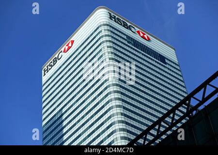 Londra, Regno Unito - 03 febbraio 2019: Sun brilla nella sede centrale mondiale di HSBC Holdings plc a 8 Canada Square, Canary Wharf. È il settimo più grande Foto Stock