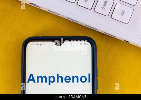 Brasile. 4 luglio 2020. In questa illustrazione fotografica viene visualizzato il logo Amphenol Corporation sullo smartphone. Credit: Rafael Henrique/SOPA Images/ZUMA Wire/Alamy Live News Foto Stock