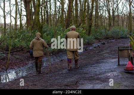 I bateri al lavoro su un tiro di gioco in Lancashire, Inghilterra Foto Stock