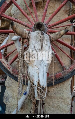 Cappadocia, Turchia. 8 Novembre 2017 decorazione tipica del ranch, il Dalton Brothers Ranch, vicino alla città anatolica di Goreme, Cappadocia, Turchia. Foto Stock