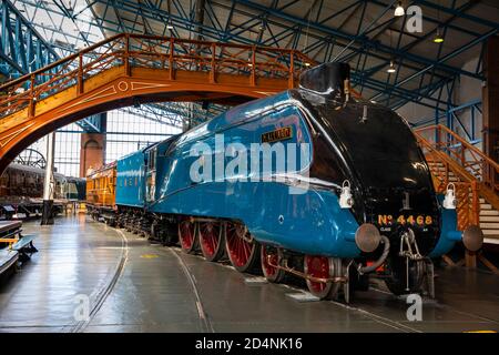 Regno Unito, Inghilterra, Yorkshire, York, National Railway Museum, Mallard, locomotiva di classe A4, 1938 km/h, detentore del record mondiale di velocità Foto Stock