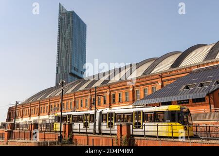 Manchester Central Convention Complex, ex G-Mex Centre con Beetham Tower sullo sfondo. Foto Stock