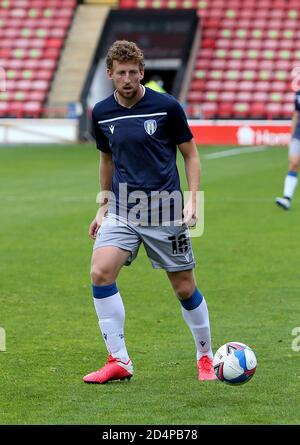 10 ottobre 2020; Bescot Stadium, Wallsall, West Midlands, Inghilterra; English Football League Two, Walsall FC contro Colchester United; Tom Eastman di Colchester United Warming up Foto Stock