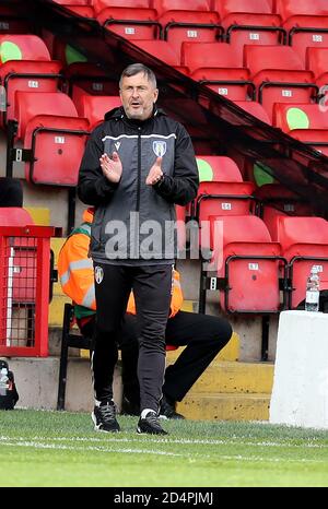 10 ottobre 2020; Bescot Stadium, Wallsall, West Midlands, Inghilterra; English Football League Two, Walsall FC contro Colchester United; Colchester Manager Steve Ball Foto Stock