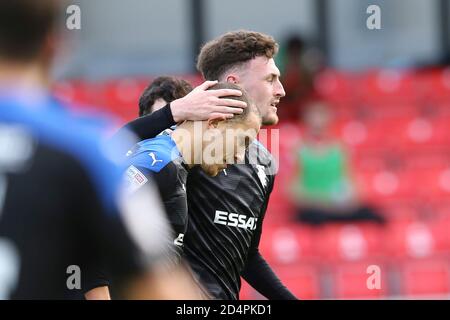 Salford, Regno Unito. 10 Ott 2020. Kieron Morris di Tranmere Rovers (c) festeggia con i suoi compagni di squadra dopo aver segnato il suo 1° goal squadre. EFL Skybet Football League Two match, Salford City contro Tranmere Rovers al Peninsula Stadium di Salford, Greater Manchester, sabato 10 ottobre 2020. Questa immagine può essere utilizzata solo per scopi editoriali. Solo per uso editoriale, è richiesta una licenza per uso commerciale. Nessun uso in scommesse, giochi o un singolo club/campionato/giocatore publications.pic di Chris Stading/Andrew Orchard sports photography/Alamy Live News Credit: Andrew Orchard sports photography/Alamy Live News Foto Stock