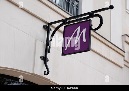 Bordeaux , Aquitaine / Francia - 10 01 2020 : Marionnaud logo e segno di fronte al negozio Beauty marca catena di cosmetici Foto Stock