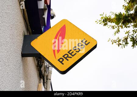 Bordeaux , Aquitaine / Francia - 10 01 2020 : stampa logo rosso giallo e testo per la stampa francese Foto Stock