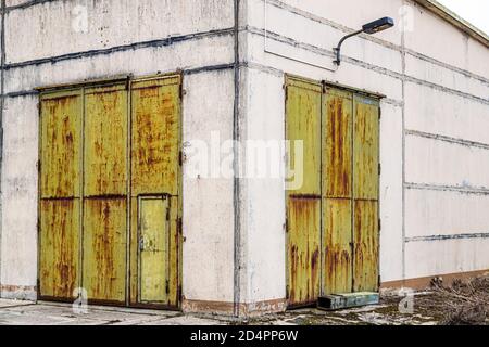 Edifici in difficoltà della DDR di Fincken, Röbel-Müritz, Germania Foto Stock