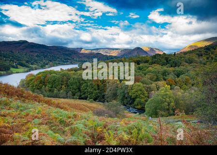 Lake District, Regno Unito. 10 Ott 2020. Colori autunnali in mostra a Grasmere, Ambleside, Cumbria nel Lake District, UK Credit: John Eveson/Alamy Live News Foto Stock