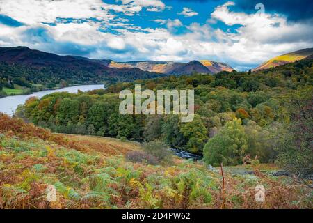 Lake District, Regno Unito. 10 Ott 2020. Colori autunnali in mostra a Grasmere, Ambleside, Cumbria nel Lake District, UK Credit: John Eveson/Alamy Live News Foto Stock