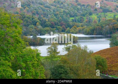 Lake District, Regno Unito. 10 Ott 2020. Colori autunnali in mostra a Rydal Water, Rydal, Ambleside nel Lake District, UK Credit: John Eveson/Alamy Live News Foto Stock