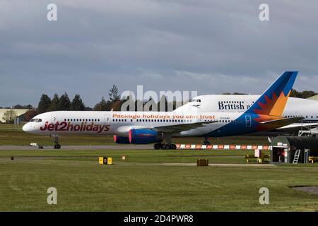 G-LSAD Boeing 757-236 di Jet2 immagazzinato presso Cotswold Airport Kemble 10/10/2020 Foto Stock