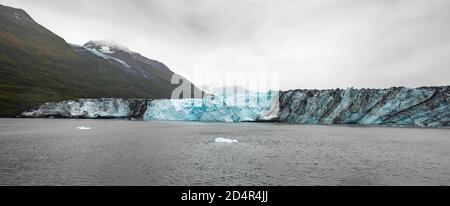 Vista panoramica dei ghiacciai dell'Alaska da Prince Willaliam Sound Bay whittier tour Foto Stock