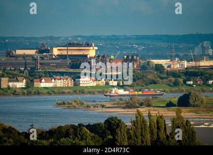 Reno vicino Duisburg, vista su Duisburg-Laar fino alla fabbrica di filo di acciaio ArcelorMittal Hochfeld, Duisburg, NRW, Germania Foto Stock