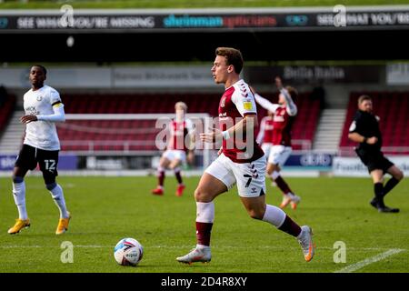 Northampton, Regno Unito. 10 Ott 2020. Harry Smith di Northampton Town è richiamato dal Referee Brett Huxtable durante la partita della Sky Bet League 1 giocata a porte chiuse (a causa delle linee guida del governo del COVID-19) tra Northampton Town e Peterborough United al PTS Academy Stadium di Northampton, Inghilterra, il 10 ottobre 2020. Foto di Nick Browning/prime Media Images. Credit: Prime Media Images/Alamy Live News Foto Stock