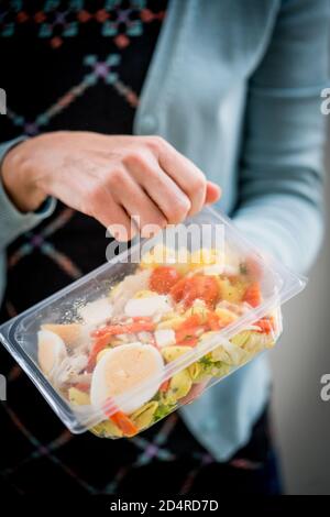 Illustrazione degli zuccheri nascosti in piatti industriali preparati, Francia. Foto Stock