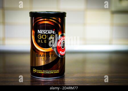 POZNAN, POLONIA - Mar 16, 2016: Caffè istantaneo stile barista in un contenitore Foto Stock