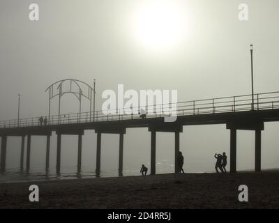 Mist al Brighton Jetty, Adelaide, Australia del Sud Foto Stock